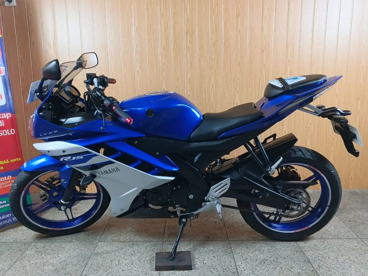R15 v2 2016 low KM