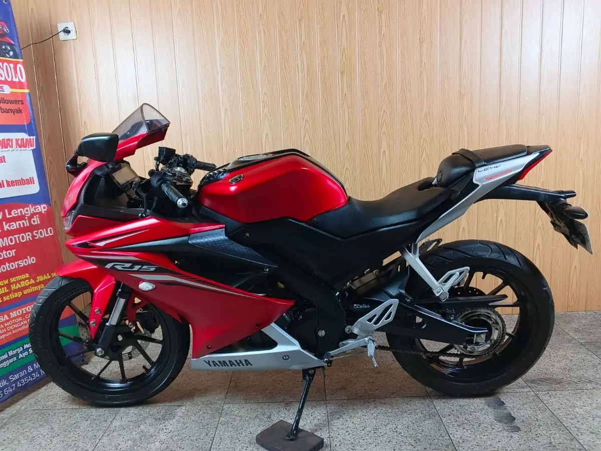 R15 v3 2017 low KM