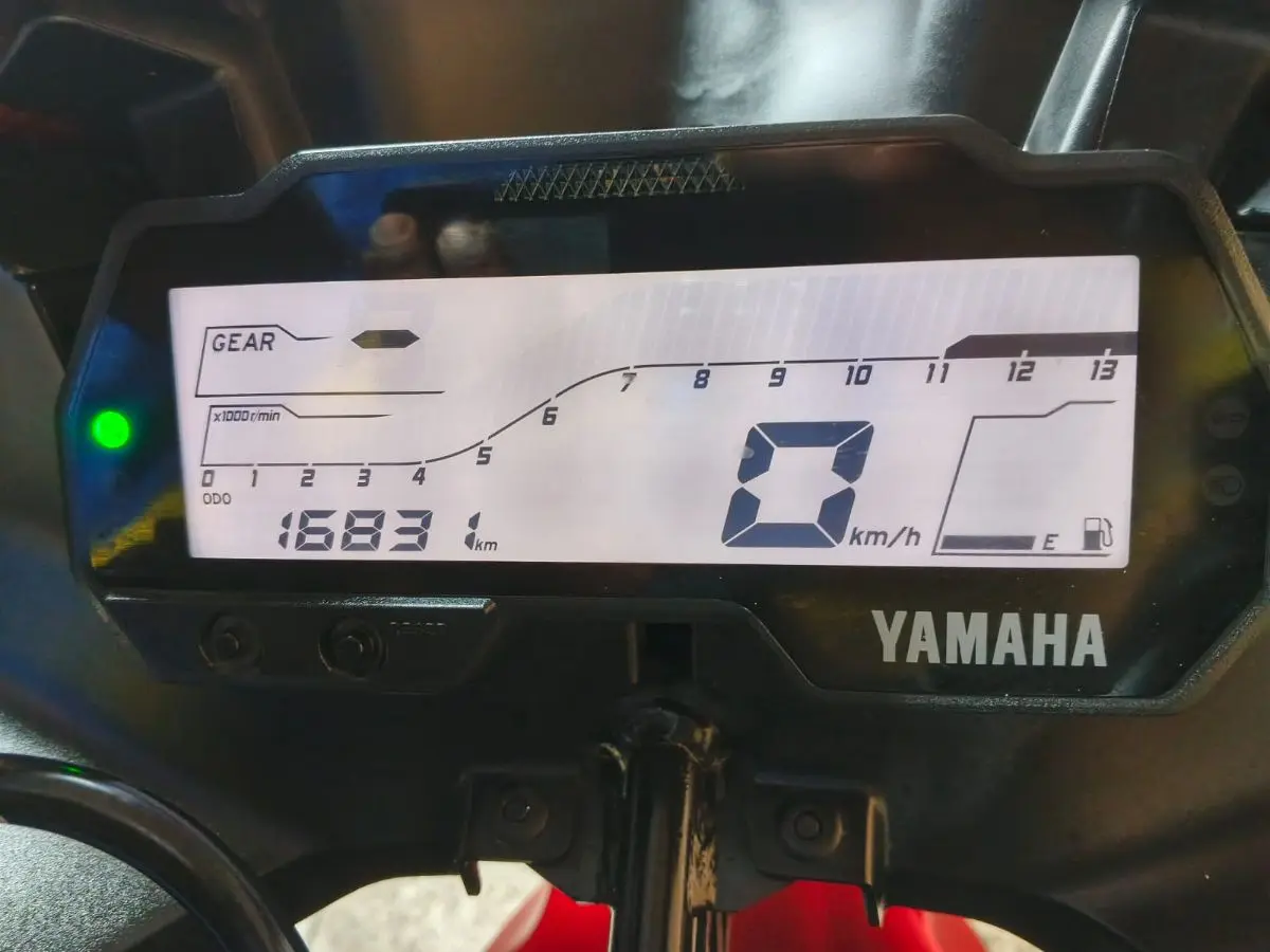 R15 v3 2017 low KM